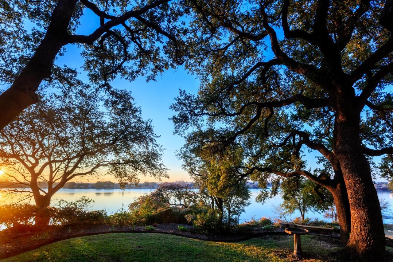 Inn On Lake Granbury Extérieur photo