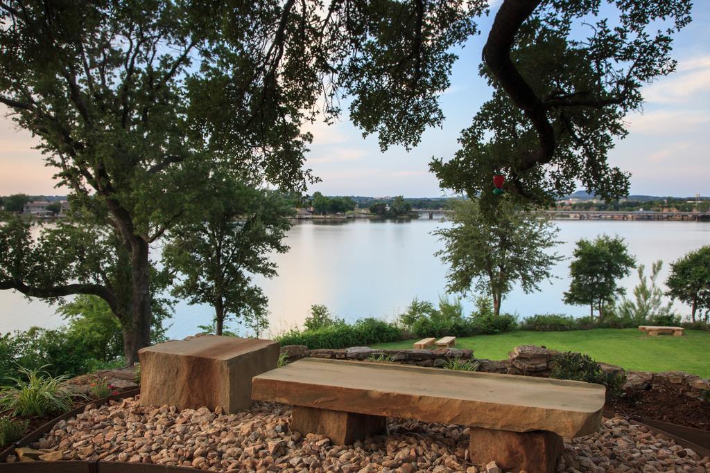 Inn On Lake Granbury Extérieur photo